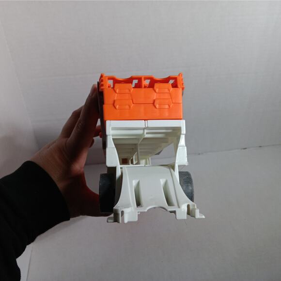 Hot Wheels Mega Hauler Semi-Truck Transport Car Carrier - Picture 7 of 8